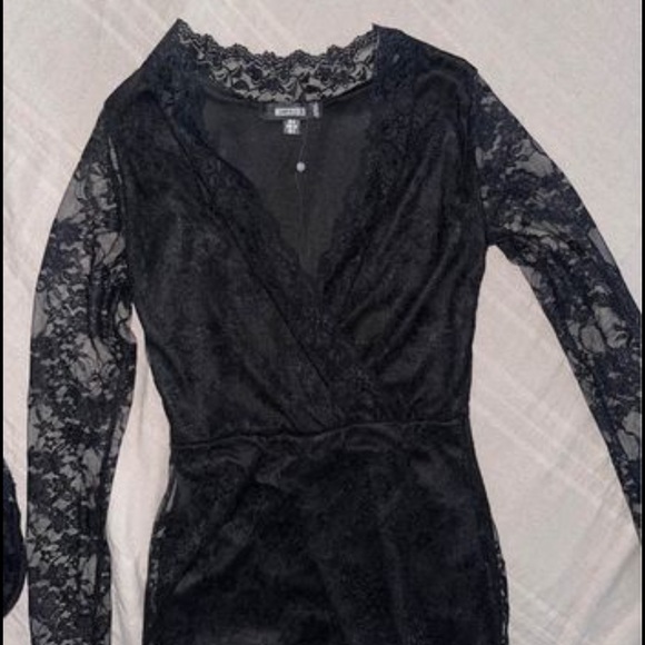 Gorgeous Elegant Lace Dress - Picture 3 of 3